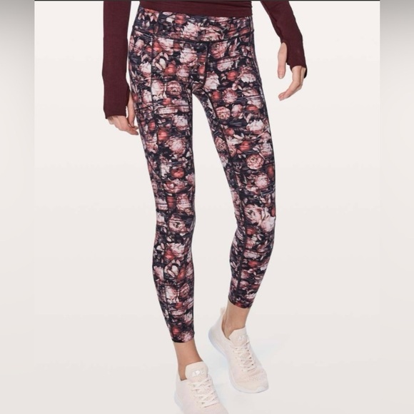 Lululemon sz 4 Fast & Free 7/8 Tight II *Nulux 25"
Peony Multi Floral Print VGUC - Picture 12 of 14